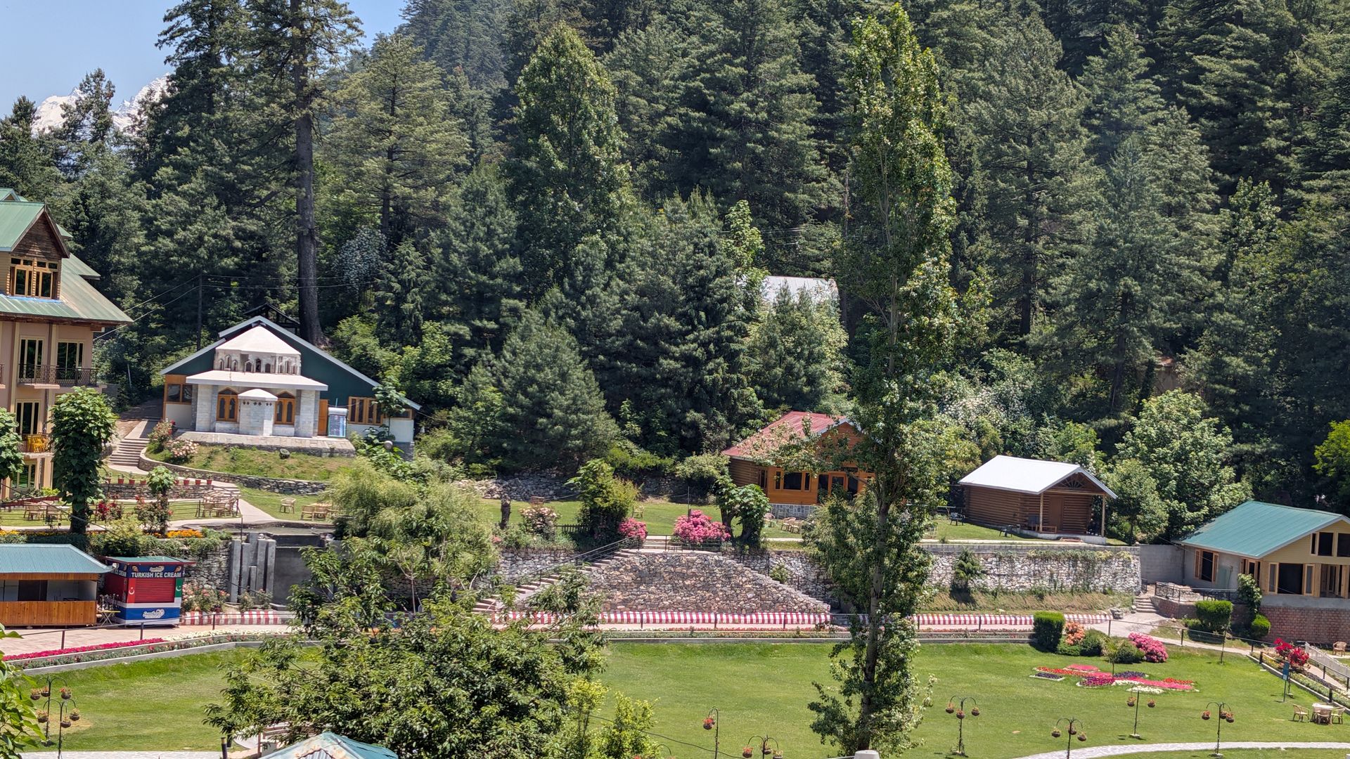 Pine Park Hotel & Resort Shogran - photo 2